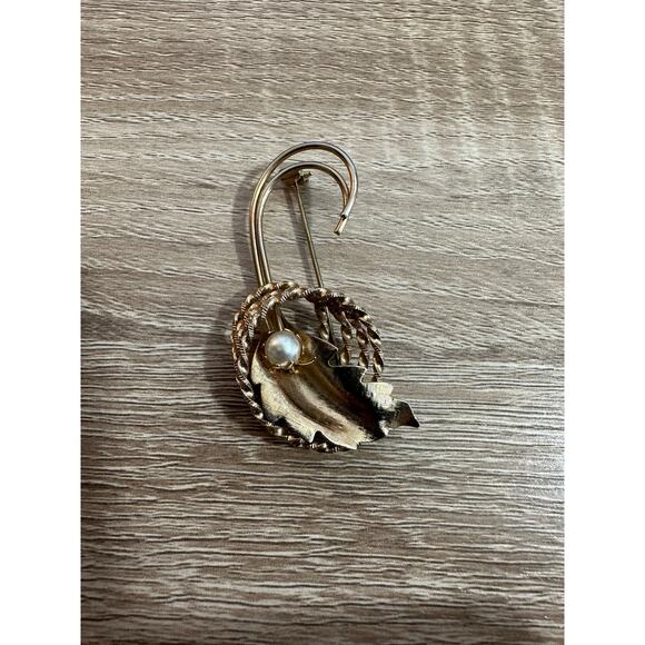 Vintage Wrap Gold Tone Circle Leaf Faux Pearl Pin Brooch Elegant Jewelry‎ - Picture 2 of 9